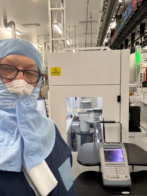 Ron in a secure clean room using the Rohde & Schwarz Spectrum Analyser